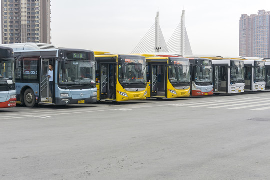 公交車停車場