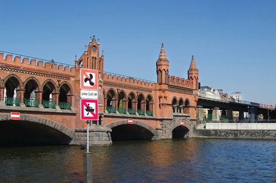 oberbaumbrüCKE柏林狂歡