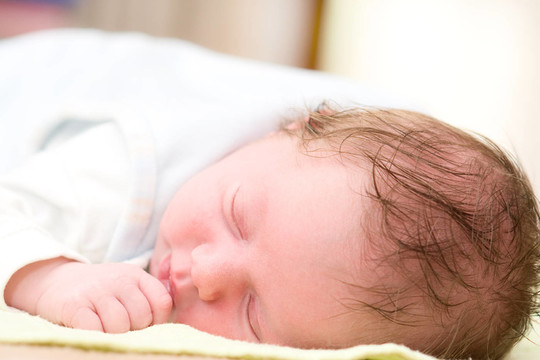 熟睡的嬰兒