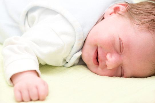 熟睡的嬰兒