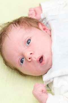 熟睡的嬰兒