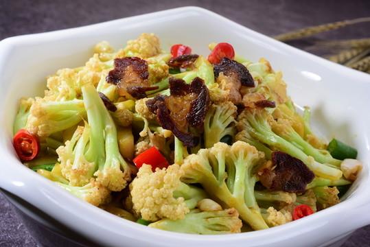 干羊肉炒菜花