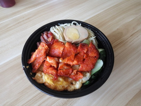 雞排叉燒飯?zhí)撞望u蛋西餐美食