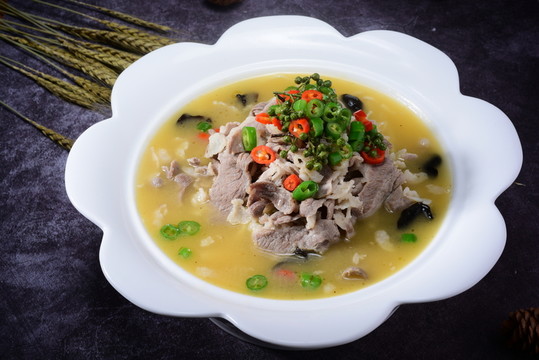 酸湯肥牛