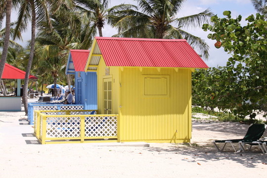 巴哈馬群島多彩的海灘小屋