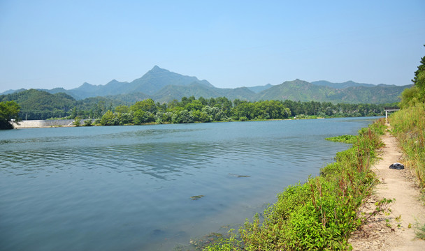 綠色河水高清風(fēng)景圖