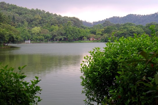 湖江山色