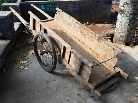 木質(zhì)架子車高清圖