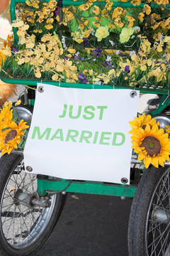 剛剛結(jié)婚簽了一輛舊車