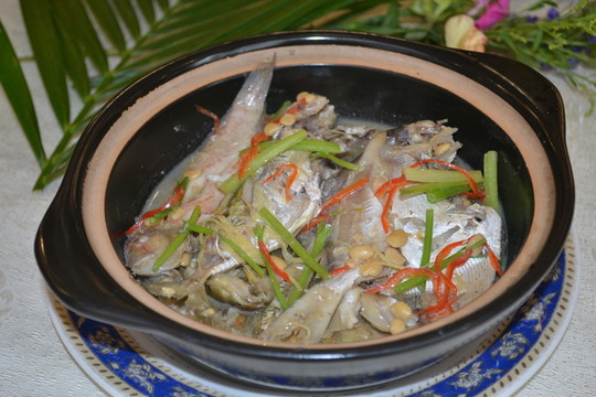 豆醬雜魚煲