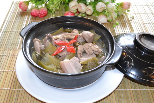 酸菜豬雜煲