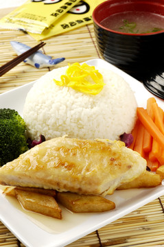 香煎鱈魚(yú)套飯
