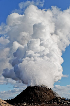 假火山的蒸氣云