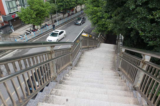 人行天橋梯道