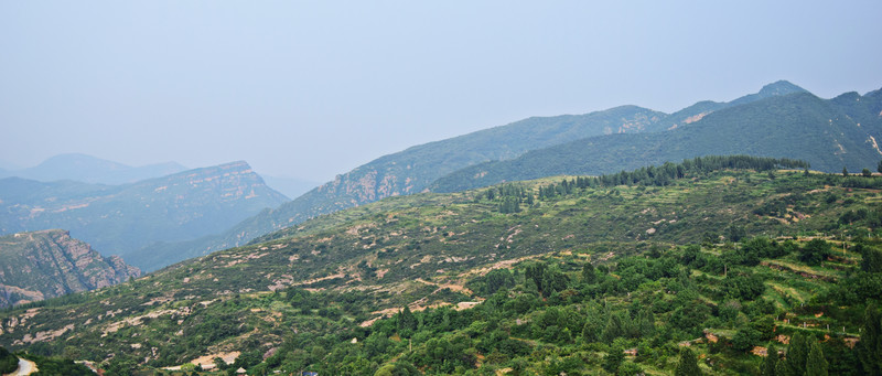 绿色山岭风景图