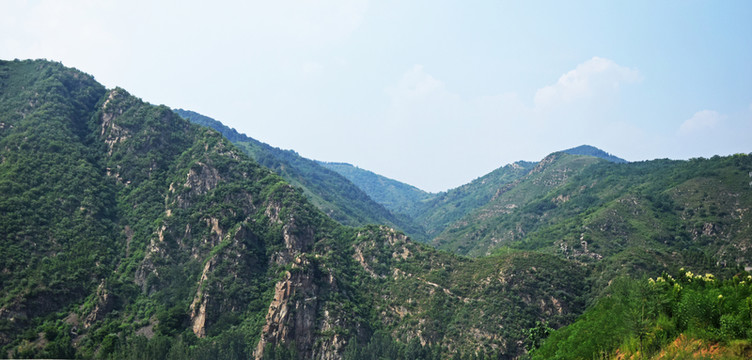 連綿的山景圖片