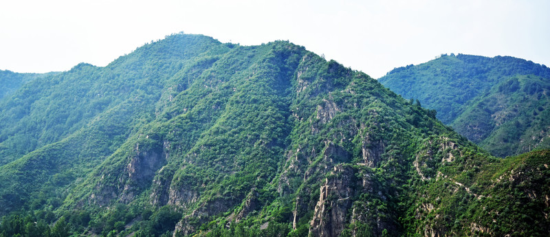 高大的山脈風(fēng)景圖