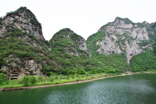 高山與湖泊風(fēng)光圖片