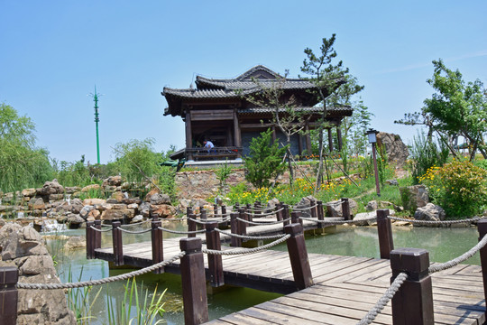 山頂公園的曲橋景觀