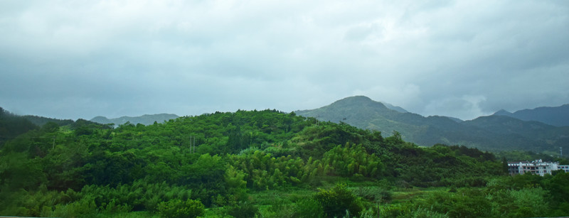 綠色山嶺原野風(fēng)景圖