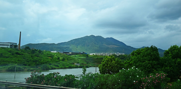 墨綠色山水風(fēng)景圖
