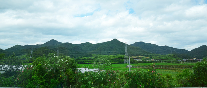 綠色田野和遠(yuǎn)山