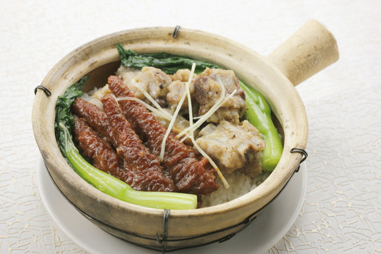 排骨鳳爪煲仔飯