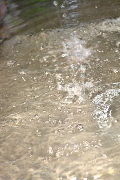 水