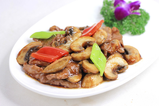 磨菇炒牛肉