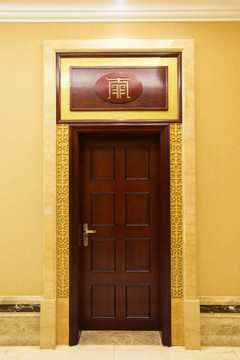 豪華實(shí)木門(mén)