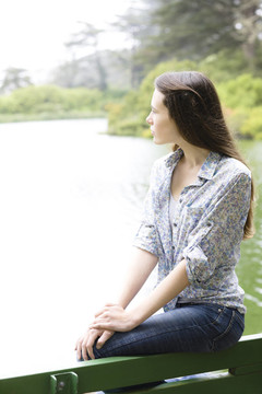 女