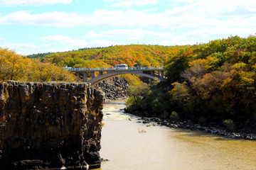 峽谷大橋