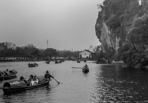 東湖 黑白照片