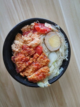 番茄炒蛋雞排飯?zhí)撞屯赓u快餐
