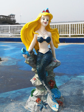 海的女兒雕塑