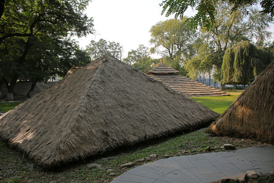 新樂(lè)遺址 半地穴原始建筑