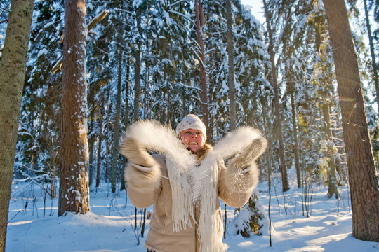 女人成熟的冬天快樂森林雪的性質(zhì)