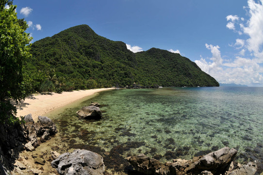 在巴拉望的海灘上