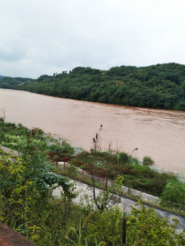高山河流
