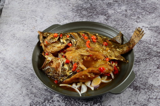 干鍋臭桂魚(yú)
