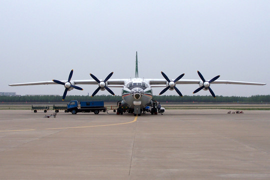 國產(chǎn)運(yùn)八飛機(jī) 貨機(jī) 郵政航空