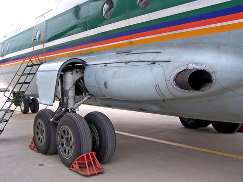 國產(chǎn)運八飛機 貨機 郵政航空