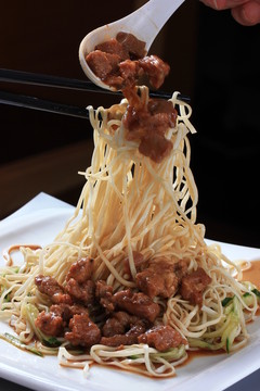 辣肉丁燴面 拌面