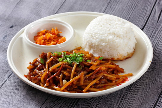 魚香肉絲飯