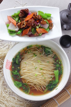 青椒大腸面 洋蔥大腸面