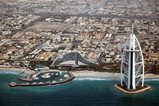 在迪拜的Burj Al Arab從空氣
