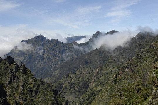 在Pico das托雷斯山脈，馬德拉