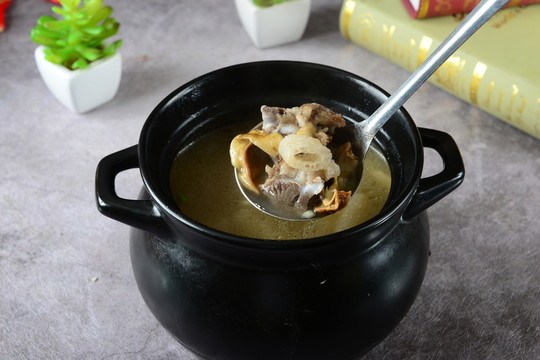 竹蓀山珍龍骨湯