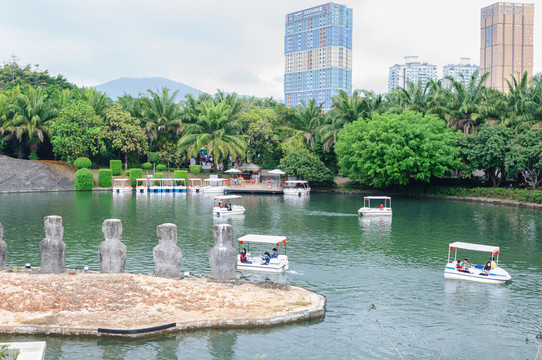小湖游船