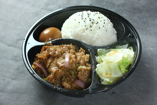 黑胡椒炒肥牛飯